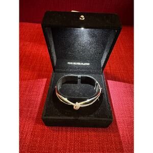 NWT  Kohl's Infinity Bracelet